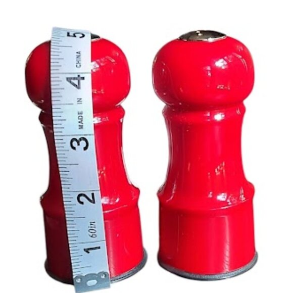 This set of shiny red salt and pepper shakers features a novelty shape with soli - Picture 4 of 5